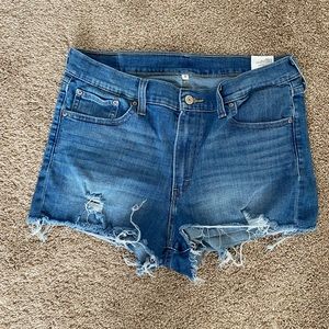 Levis women shorts size 31
